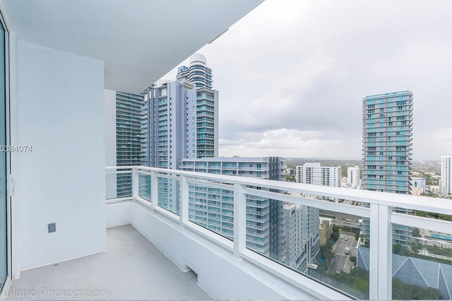 The Bond on Brickell surrounds you with idyllic panoramic views of the beautiful Miami River,