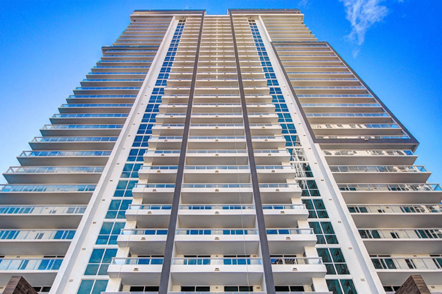 The iconic tower that homes the Bond Brickell rises an impressive 44 stories high on gorgeous oceanfront property.